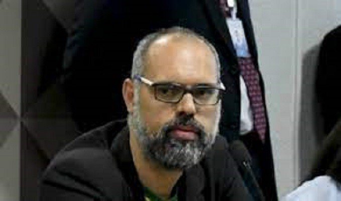 Saiba quanto Allan dos Santos arrecadou após ser banido das redes