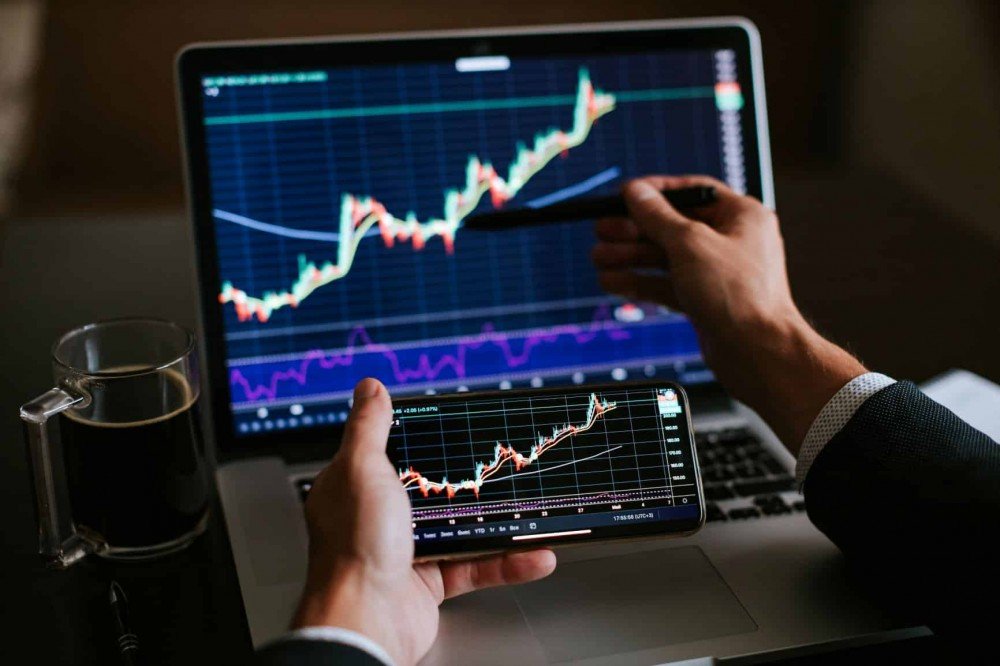 Bolsa em novembro: onde investir e quais setores evitar