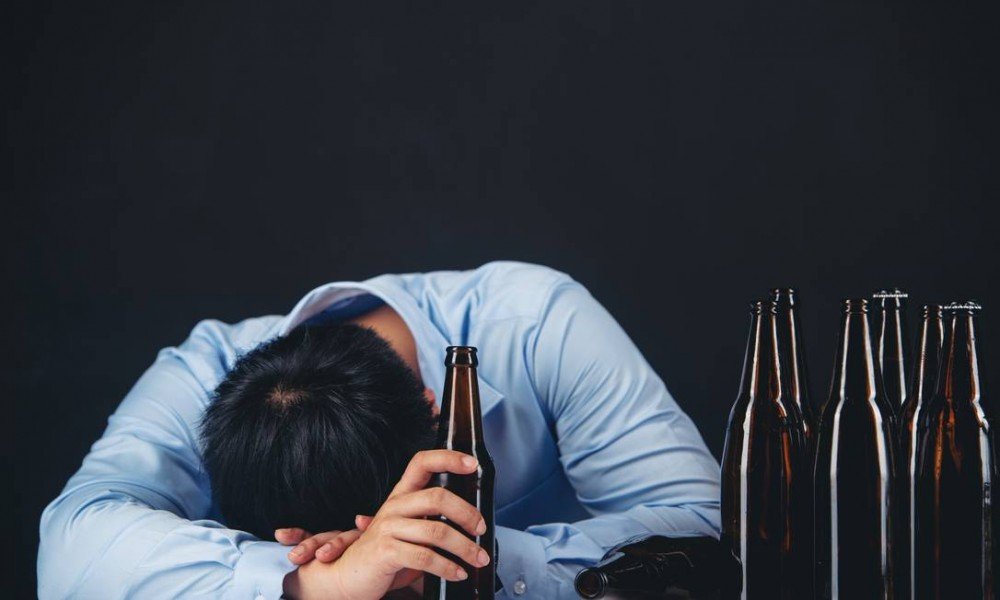 Consumo excessivo de bebida alcoólica causa câncer de esôfago, comprova novo estudo internacional