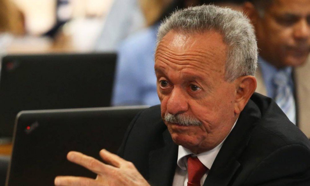 Orçamento secreto destinou R$ 3,8 milhões para cidade onde pai de Lira é prefeito