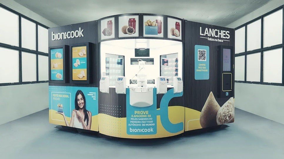 Primeiro fast-food robotizado do mundo passa a operar com franquias