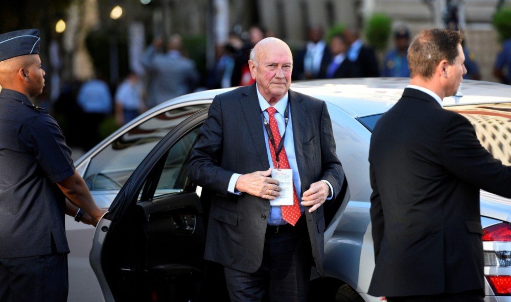 FW de Klerk, ex-presidente da África do Sul e Nobel da Paz junto com Mandela, morre aos 85 anos