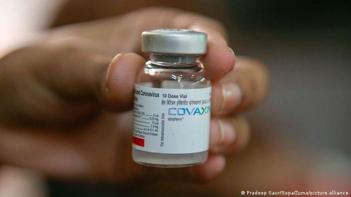 Covaxin tem eficácia de 77,8%, apontam estudos preliminares
