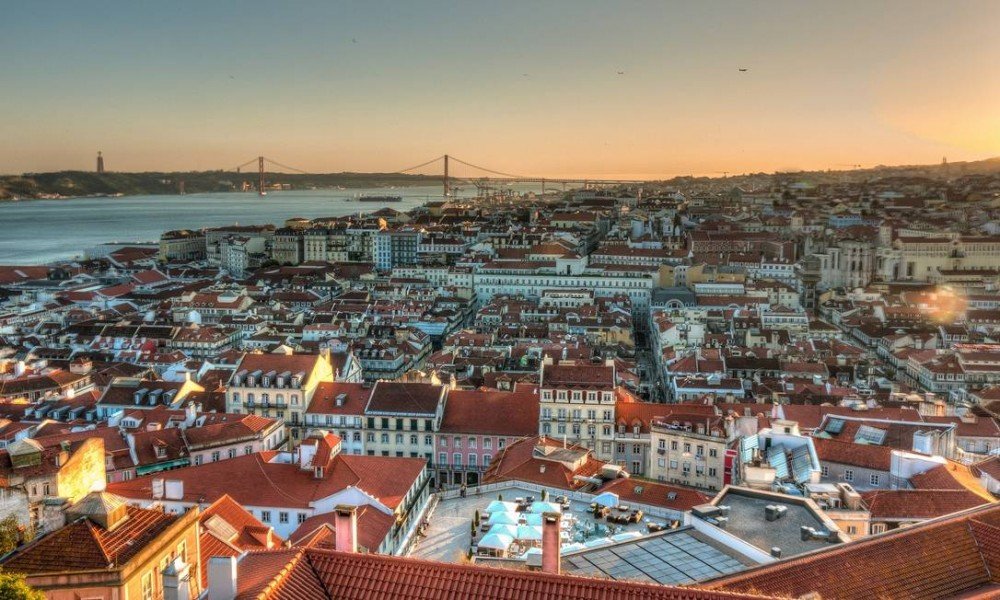Atraídos por benefícios, brasileiros estabelecem domicílio fiscal em Portugal