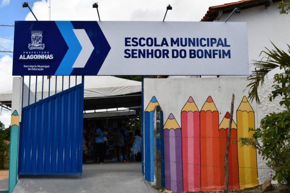 Comunidade do Buri, em Alagoinhas, recebe escola requalificada e quilomboteca
