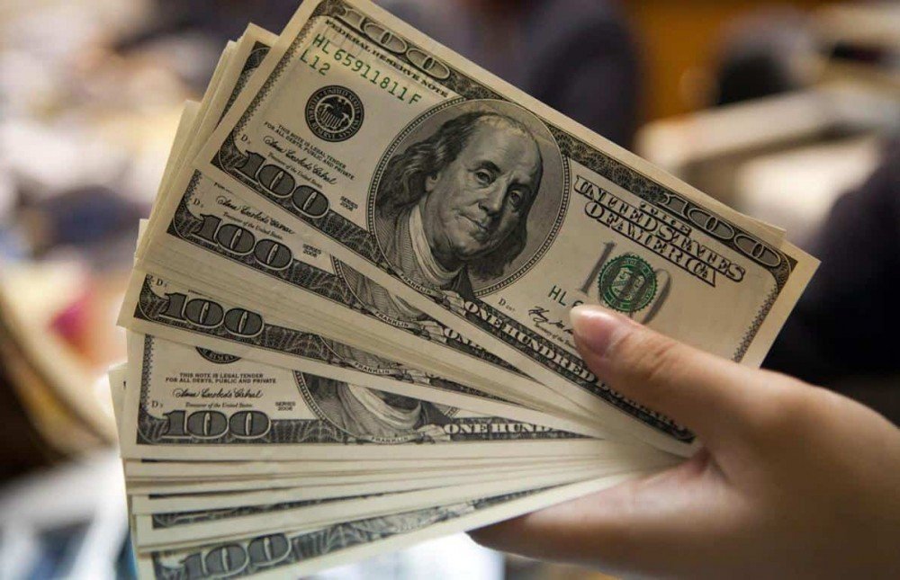 Vai para o exterior? Fintechs oferecem contas em dólar ou euro que prometem reduzir em 10% taxas do câmbio