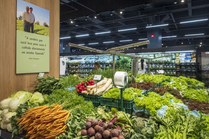 Carrefour valoriza produtores regionais e investe em estações com carregadores elétricos