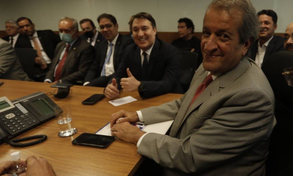 Valdemar Costa Neto promete a Bolsonaro romper acordos com Doria e ACM Neto