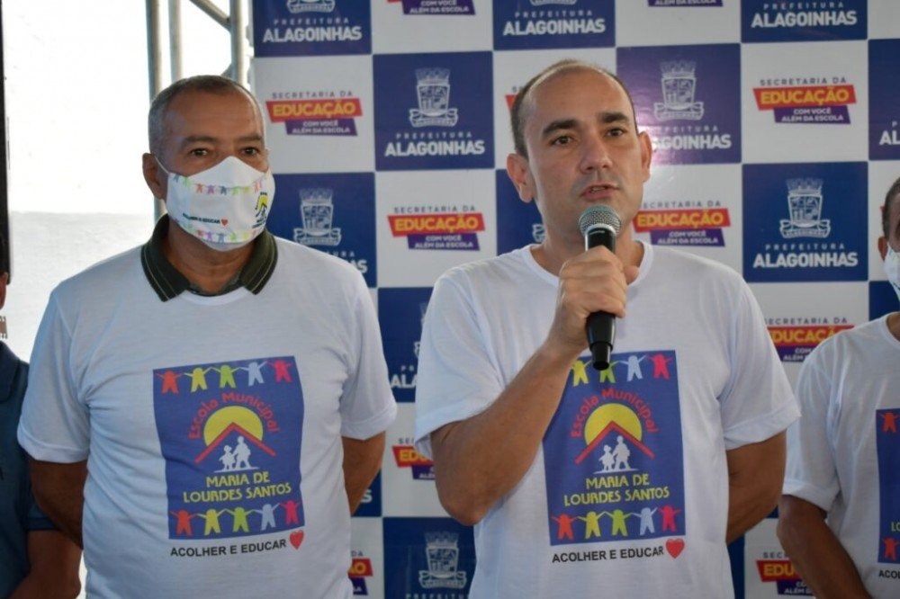 Comunidade de Riacho da Guia recebe escola reestruturada