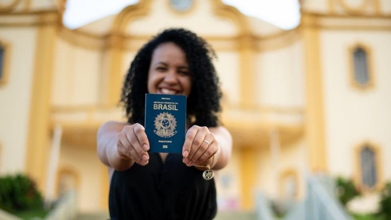 Brasileiros no exterior enviam recorde de dinheiro ao país