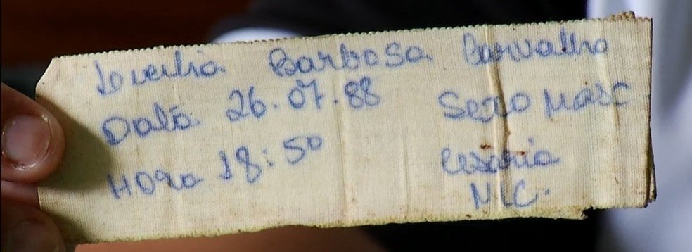 Amigos descobrem que são irmãos separados há mais de 30 anos