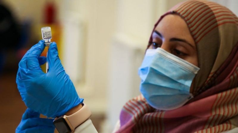 Covid: vacinas Pfizer e Moderna são as mais eficazes para reforço, indica estudo