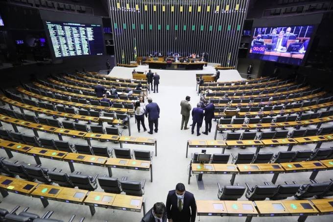 Câmara analisa benefícios e subvenções a diferentes categorias