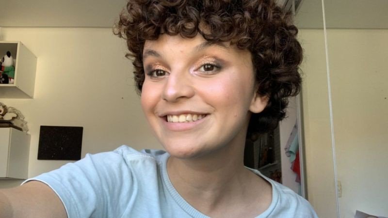 Brasileira com síndrome de Tourette viraliza no TikTok: 'Já apanhei na rua'