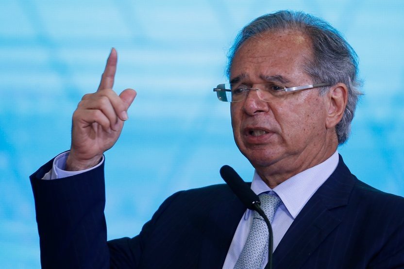 Responsável pelo fracasso econômico, Guedes agora diz que nunca prometeu crescimento contínuo do país