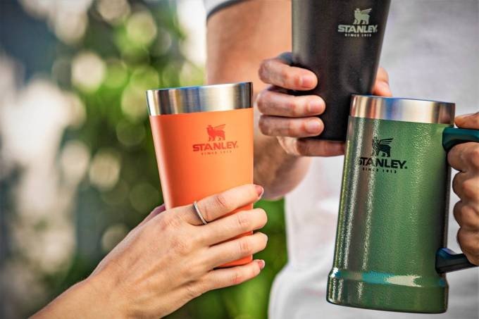 O que está por trás do sucesso do copo Stanley no Brasil