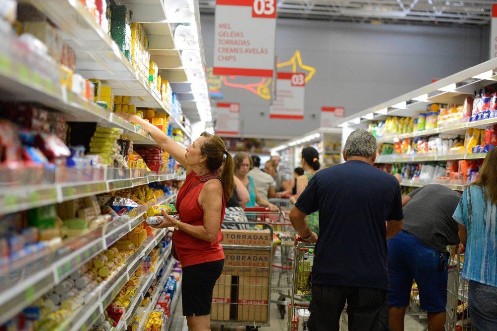 Economia tem todos os sintomas de recuperação, mas desemprego persiste