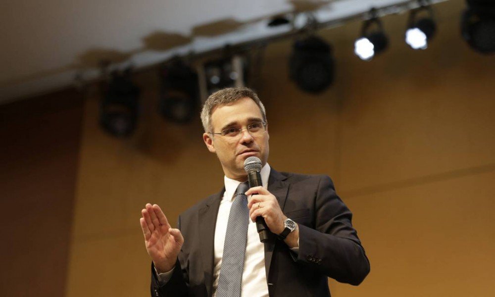 'Terrivelmente evangélico', André Mendonça chega ao STF com culto de posse e Bolsonaro testado para Covid-19