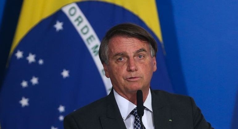 PF intima Bolsonaro a depor sobre vazamento de inquérito sigiloso que investiga ataque ao TSE