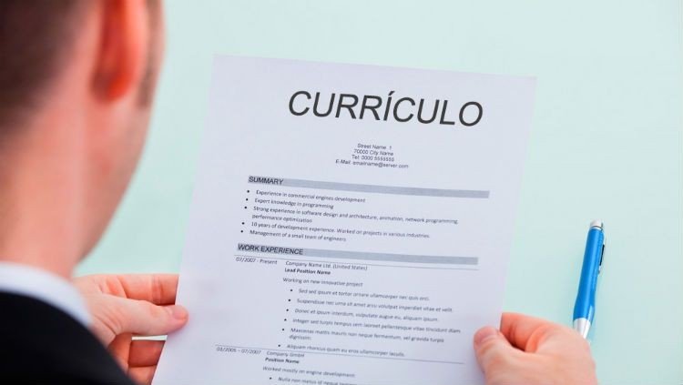Como montar seu primeiro currículo