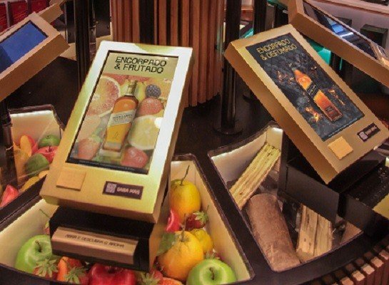 Dona da Johnnie Walker, aposta no modelo store in store no Brasil