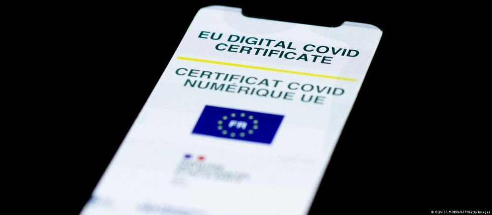 França identifica 182 mil passaportes sanitários falsos