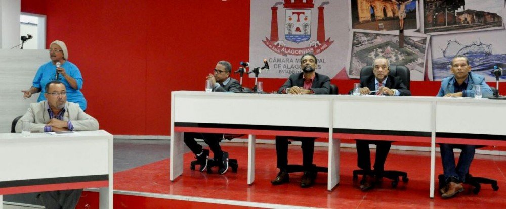 Iraci Gama ocupa a tribuna da Câmara para protestar contra radialista da 93FM