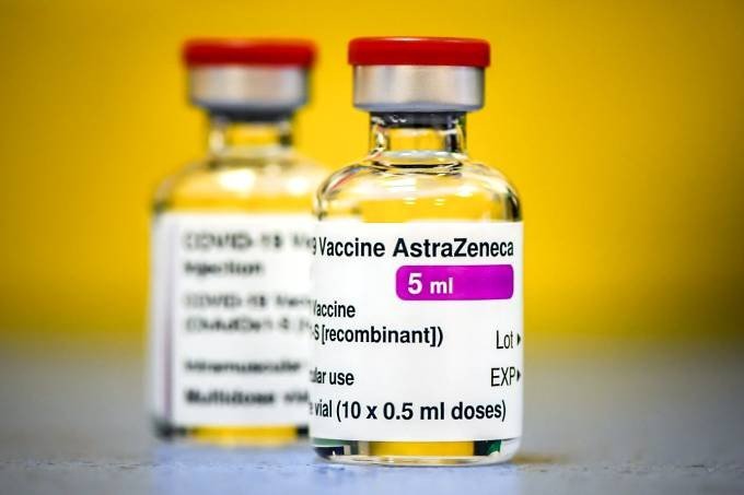 Terceira dose da vacina AstraZeneca aumenta anticorpos contra ômicron