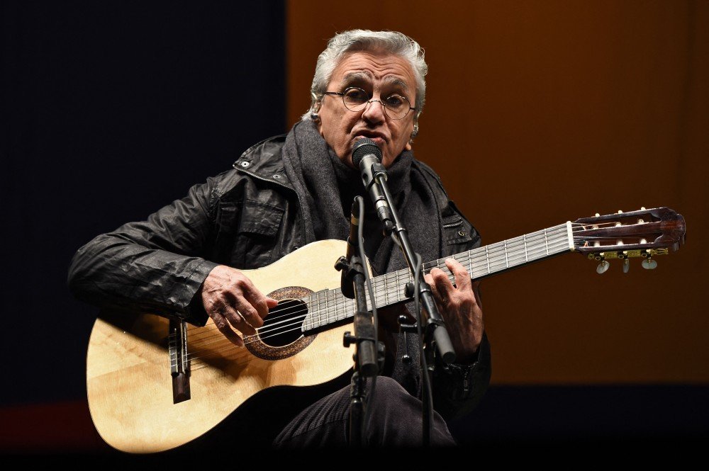 Caetano Veloso e o aumento da contaminação por Covid-19