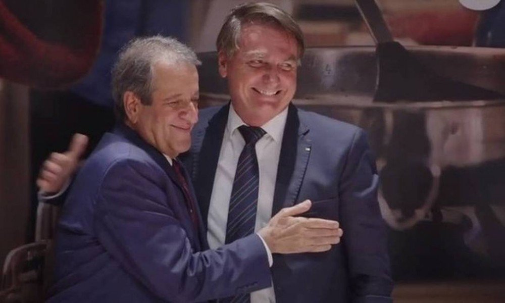 Centrão teme custo eleitoral da postura antivacina de Bolsonaro em 2022