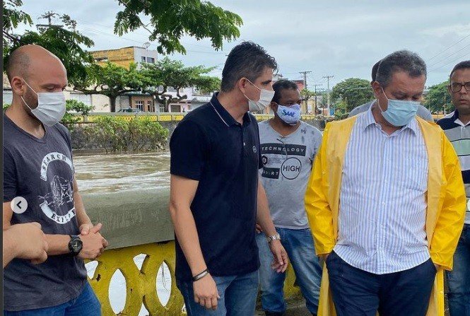 Governador visita cidades atingidas pelas chuvas e coordena ações de apoio às vitimas