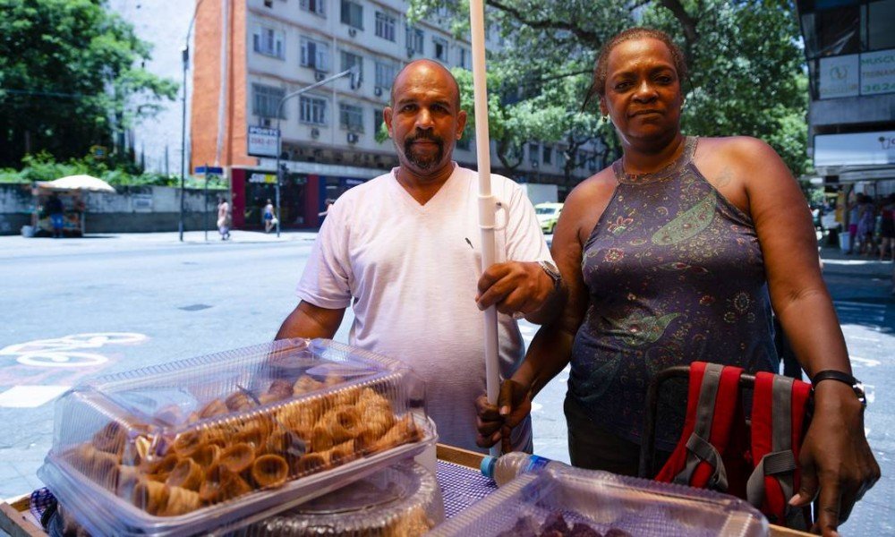 Quase 50% dos trabalhadores no Brasil estão em vagas com baixos salários e sem proteção social, mostra pesquisa