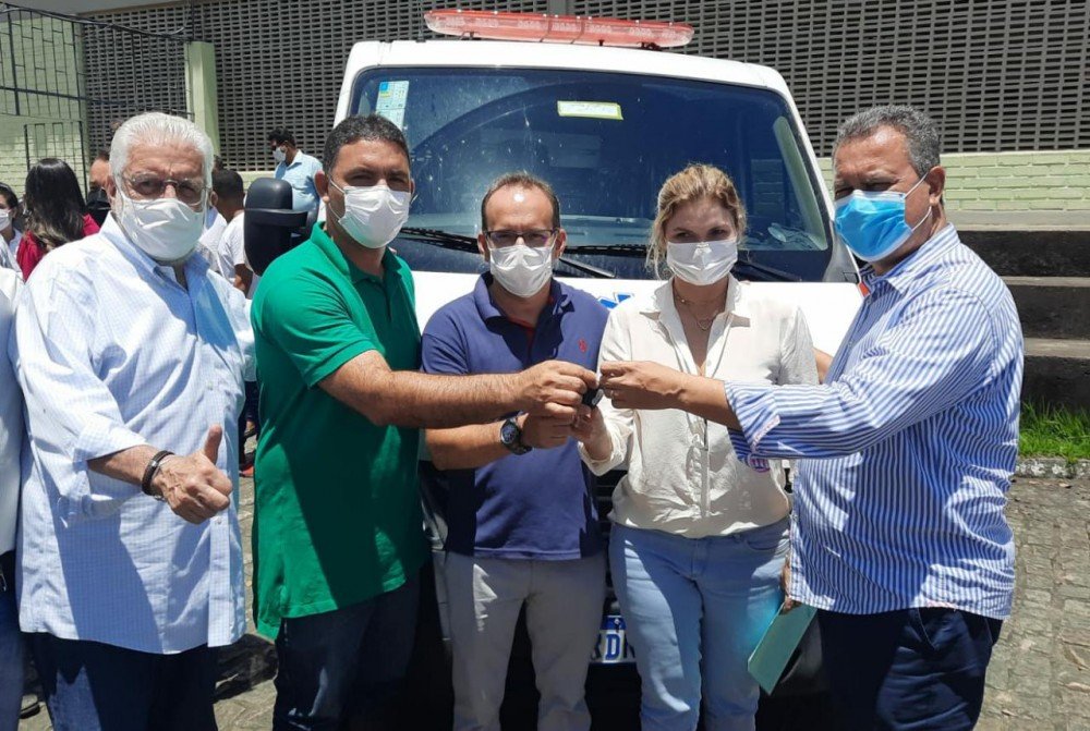 Governador entrega ambulâncias e visita áreas afetadas pela chuva em Jequié