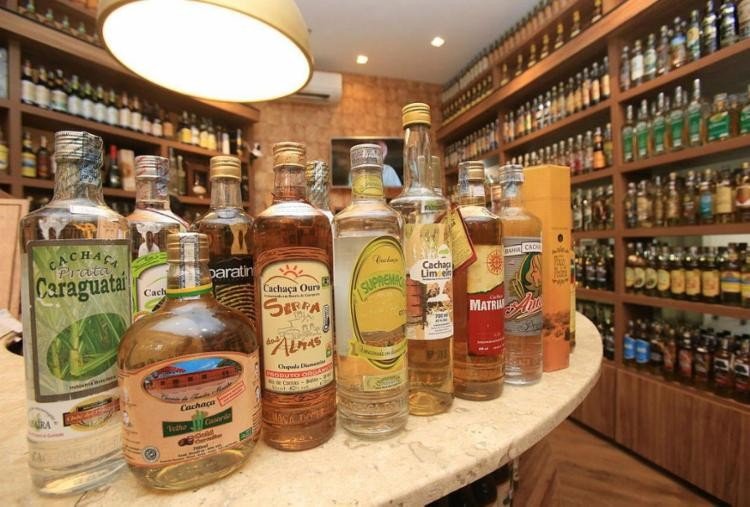Cachaça movimenta mercado de R$ 7 bilhões