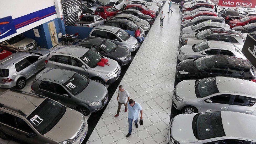 Venda de carros usados é a maior da história com falta de chips para a produção de novos