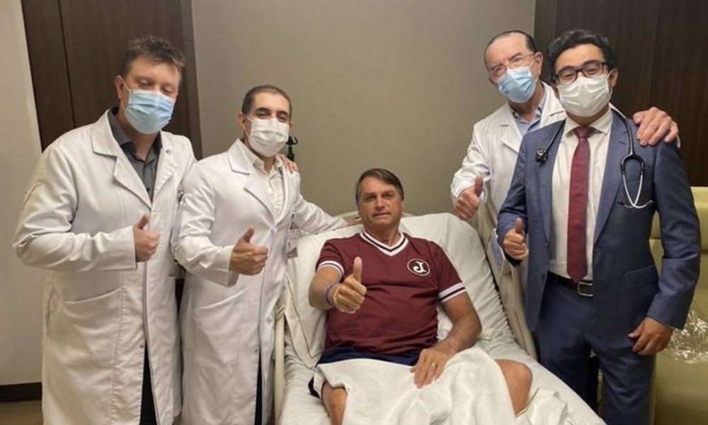 Bolsonaro anuncia que terá alta de hospital