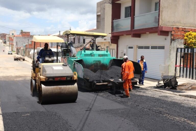 Alagoinhas - prefeitura dá continuidade às obras de requalificação de ruas e avenidas