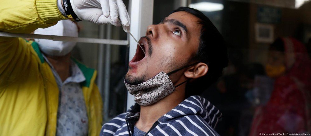 OMS alerta: ômicron é mortal e não deve ser subestimada
