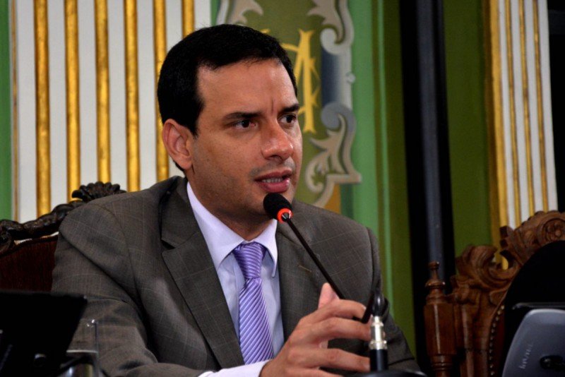 Salvador vive 'descontrole epidemiológico', diz Léo Prates sobre covid
