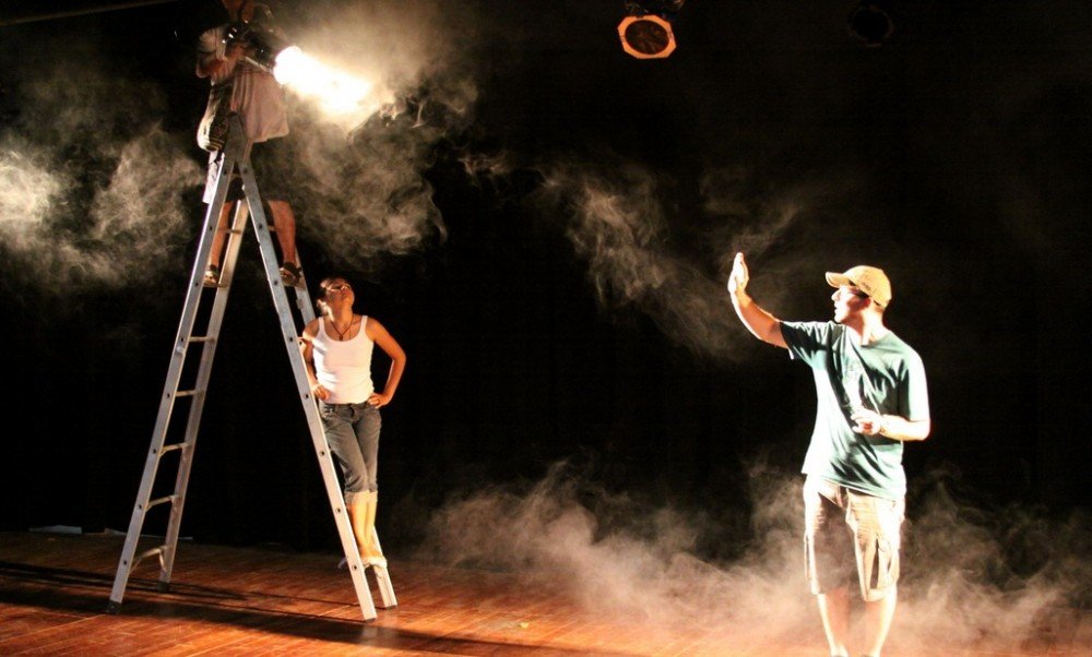 Projeto Ponto de Encontro abre inscrições para oficina de iluminação cênica