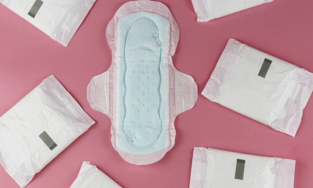 Vacinas contra Covid-19 podem atrasar menstruação, afirma estudo