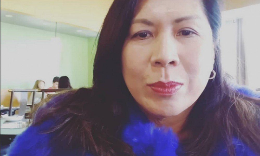 Influencer e teórica da conspiração antivacina morre após se infectar com Covid-19