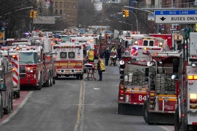 Nova York: Incêndio deixa 63 feridos e ao menos 19 mortos; 9 vítimas são crianças