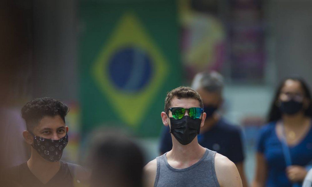 Queda de casos em outros países indica que pico de Ômicron pode acontecer em duas a três semanas