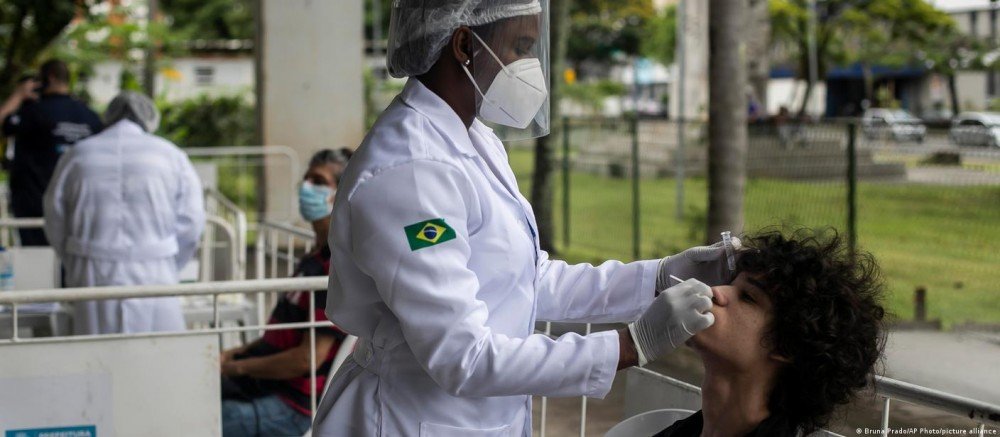 Brasil registra mais de 130 mil infecções num único dia