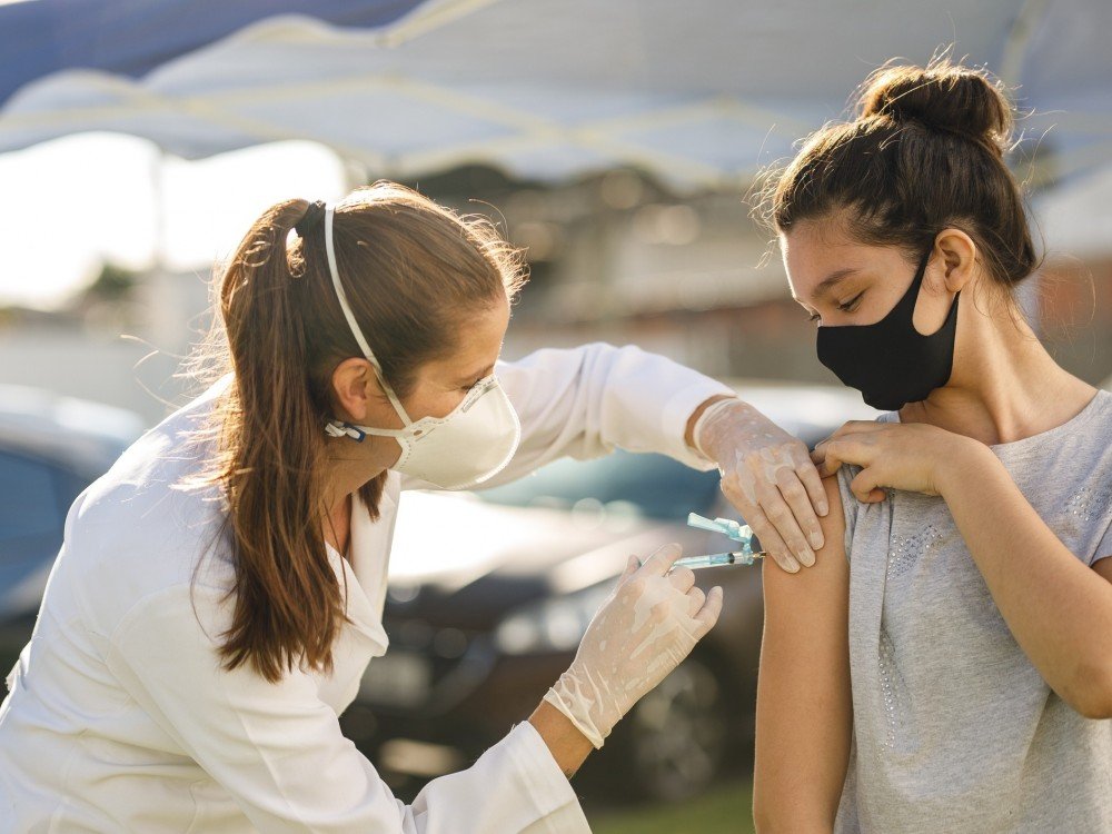 Anvisa libera CoronaVac para crianças e adolescentes entre 6 e 17 anos, com veto a imunossuprimidos