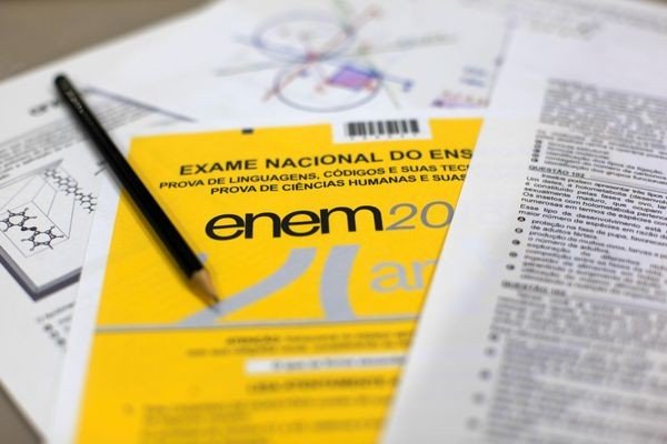 Enem 2022 será aplicado nos dias 13 e 20 de novembro, anuncia ministro