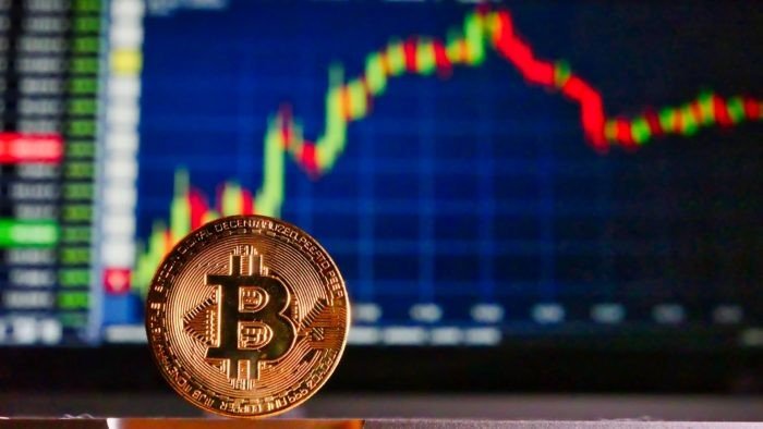 Bitcoin derrete e chega aos US$ 35 mil, menor cotação em seis meses