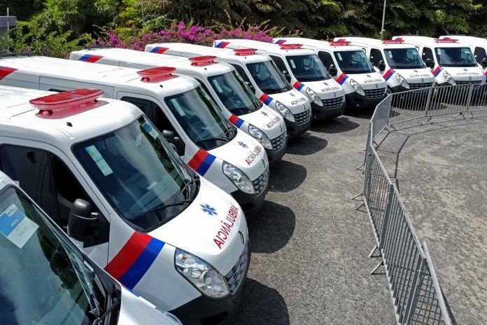 Governo assina convênio de infraestrutura com 34 municípios e entrega 15 ambulâncias