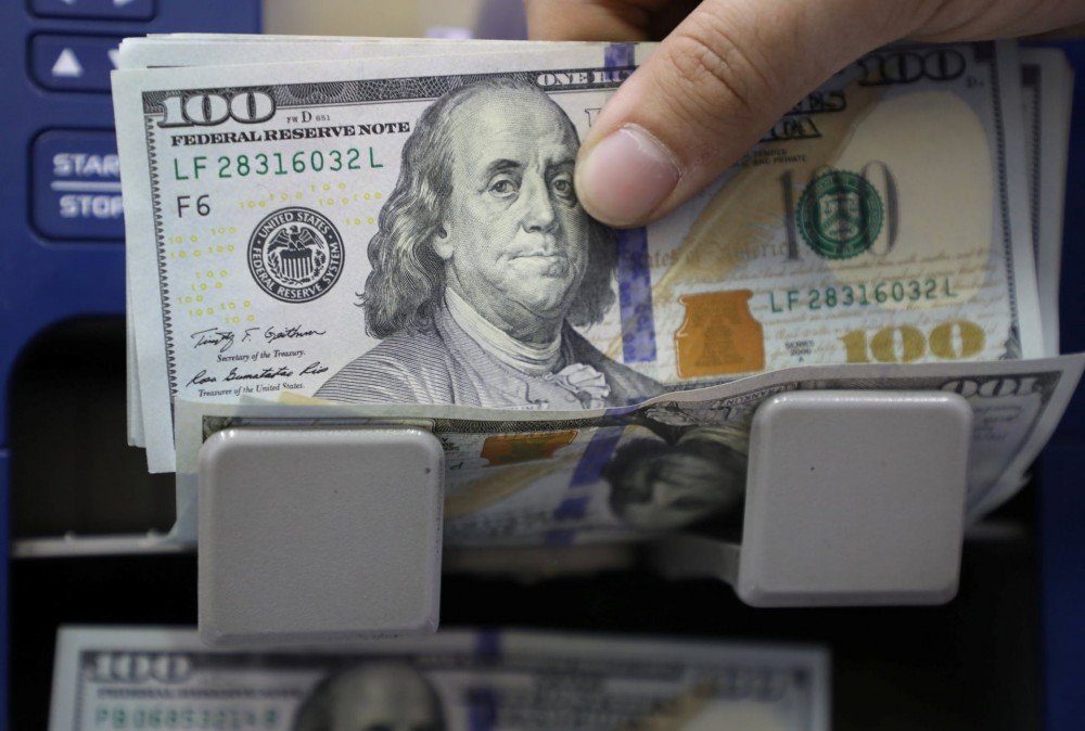 Dólar cai quase 5% em janeiro e recua para R$ 5,30. O que esperar?
